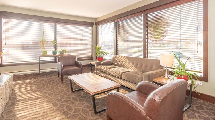 Sandman Inn Cranbrook Lobby