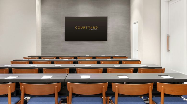 <b>Courtyard New York Manhattan/Chelsea Meeting</b>. Images powered by <a href="https://www.leonardoworldwide.com/" title="Leonardo Worldwide" target="_blank">Leonardo</a>.