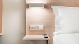 Moov Lisbon Oriente Room
