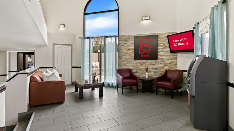 Red Roof Inn & Suites Duncan Lobby