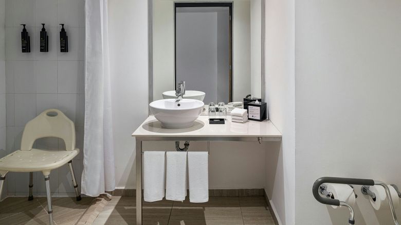 <b>aloft Cancun Room</b>. Images powered by <a href="https://www.leonardoworldwide.com/" title="Leonardo Worldwide" target="_blank">Leonardo</a>.