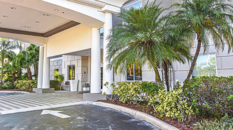 Holiday Inn Express Cocoa Exterior