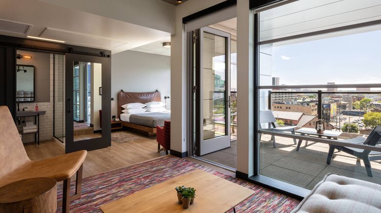 <b>Moxy Minneapolis Downtown Suite</b>. Images powered by <a href="https://www.leonardoworldwide.com/" title="Leonardo Worldwide" target="_blank">Leonardo</a>.
