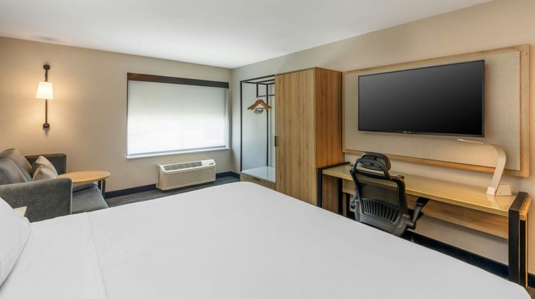 City Express by Marriott Duluth Room