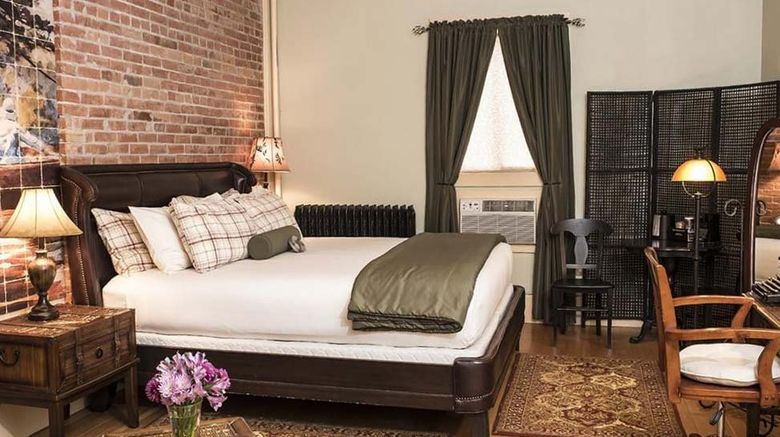 <b>Chamberlin Inn Suite</b>. Images powered by <a href="https://www.leonardoworldwide.com/" title="Leonardo Worldwide" target="_blank">Leonardo</a>.