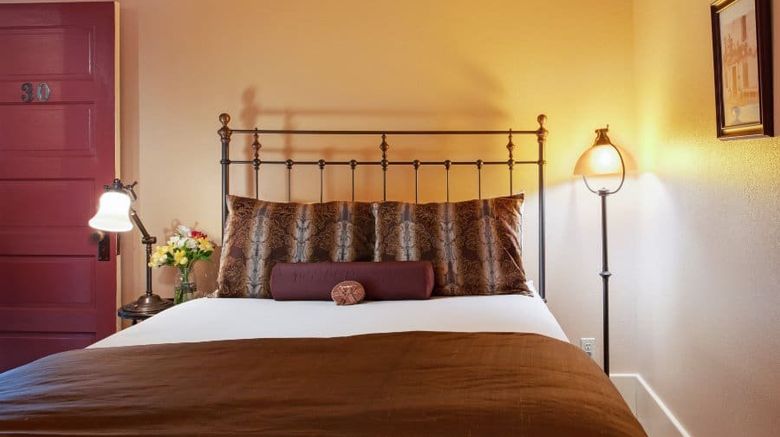 <b>Chamberlin Inn Suite</b>. Images powered by <a href="https://www.leonardoworldwide.com/" title="Leonardo Worldwide" target="_blank">Leonardo</a>.