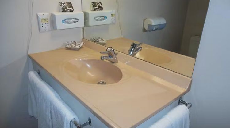 Camelot Arms Motor Lodge Room