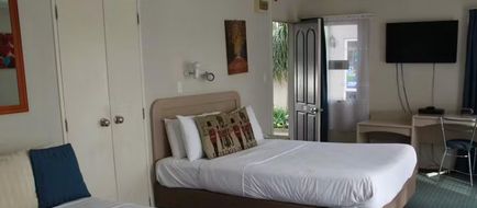 Camelot Arms Motor Lodge Room