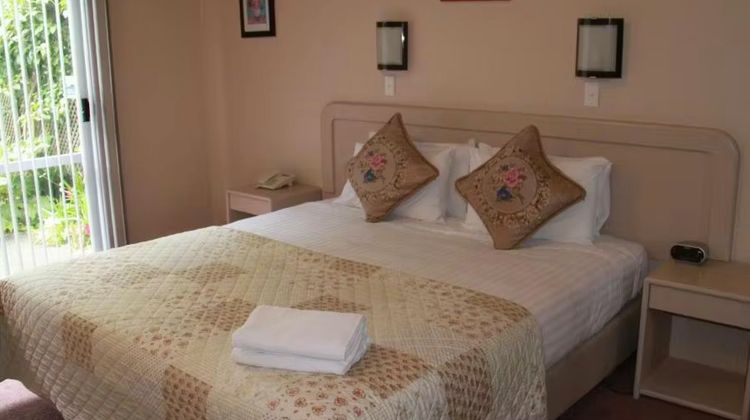 Camelot Arms Motor Lodge Room