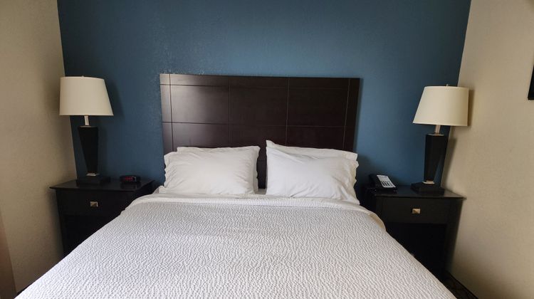 Holiday Inn Express & Suites Cadillac Suite