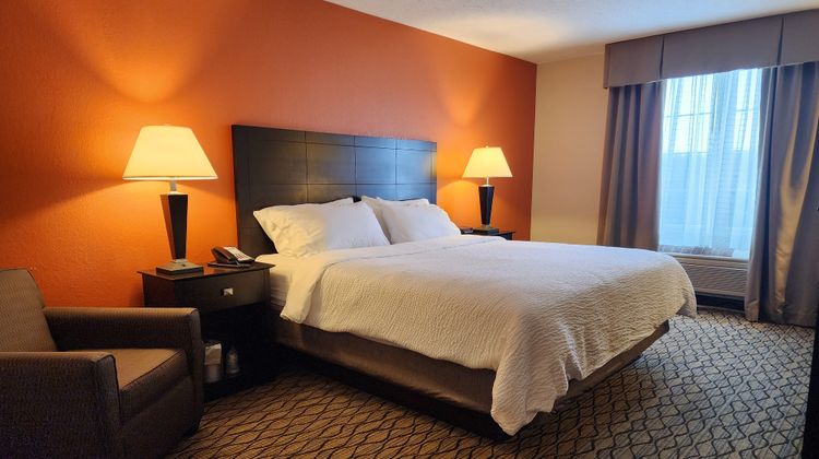 Holiday Inn Express & Suites Cadillac Room