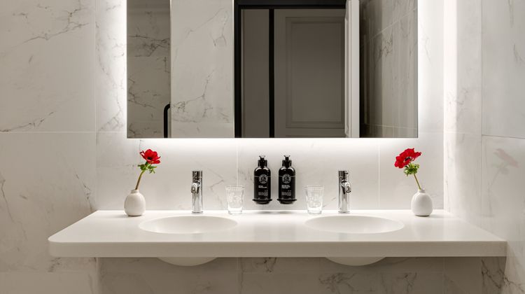 The Chemists Club Hotel Room