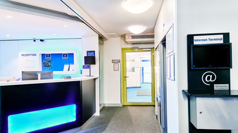 <b>B&B Hotel Hannover Laatzen Lobby</b>. Images powered by <a href="https://www.leonardoworldwide.com/" title="Leonardo Worldwide" target="_blank">Leonardo</a>.