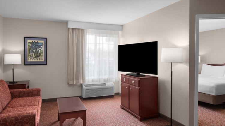 Larkspur Landing Hillsboro Hotel Suite
