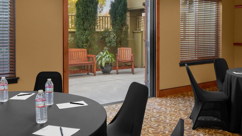 <b>Larkspur Landing Seattle Renton Ballroom</b>. Images powered by <a href="https://www.leonardoworldwide.com/" title="Leonardo Worldwide" target="_blank">Leonardo</a>.