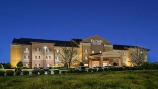 Fairfield Inn and Suites  Birmingham / F