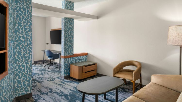 Fairfield Inn and Suites  Birmingham / F Room