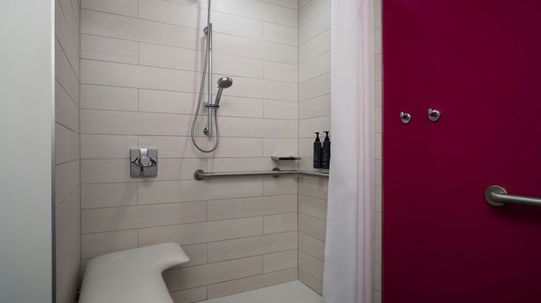 <b>Aloft Sarasota Room</b>. Images powered by <a href="https://www.leonardoworldwide.com/" title="Leonardo Worldwide" target="_blank">Leonardo</a>.