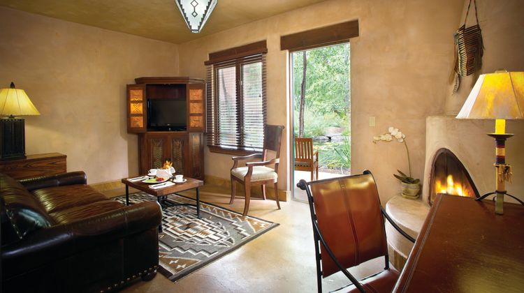 El Monte Sagrado Suite