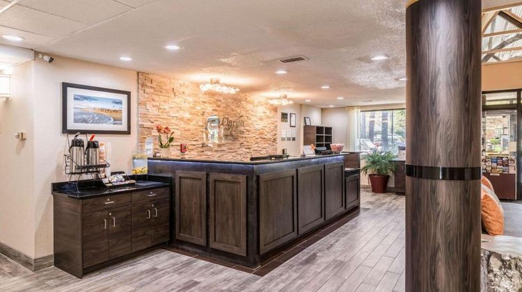 Lake Norman Inn and Suites Lobby