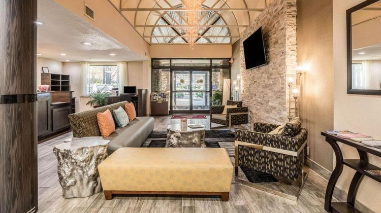 Lake Norman Inn and Suites Lobby