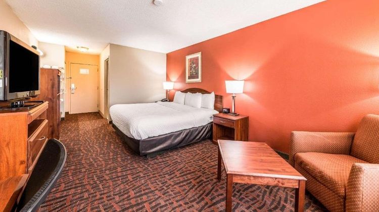 Lake Norman Inn and Suites Room