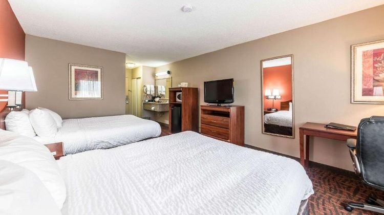Lake Norman Inn and Suites Room