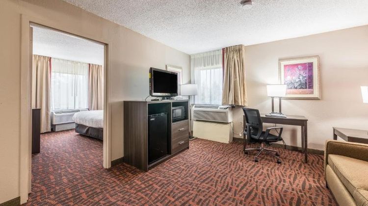 Lake Norman Inn and Suites Room