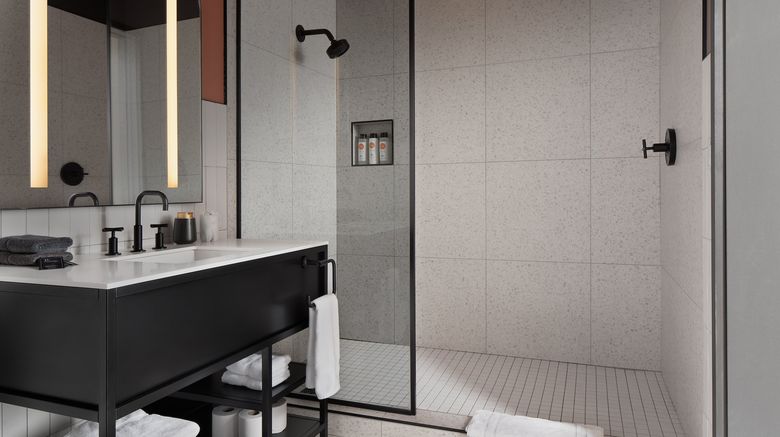 <b>Kinn Guesthouse Downtown Milwaukee Room</b>. Images powered by <a href="https://www.leonardoworldwide.com/" title="Leonardo Worldwide" target="_blank">Leonardo</a>.