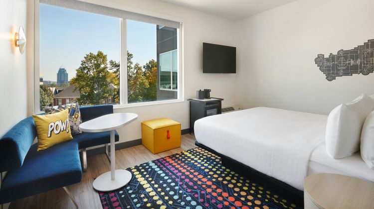 aloft Atlanta Perimeter Center Room