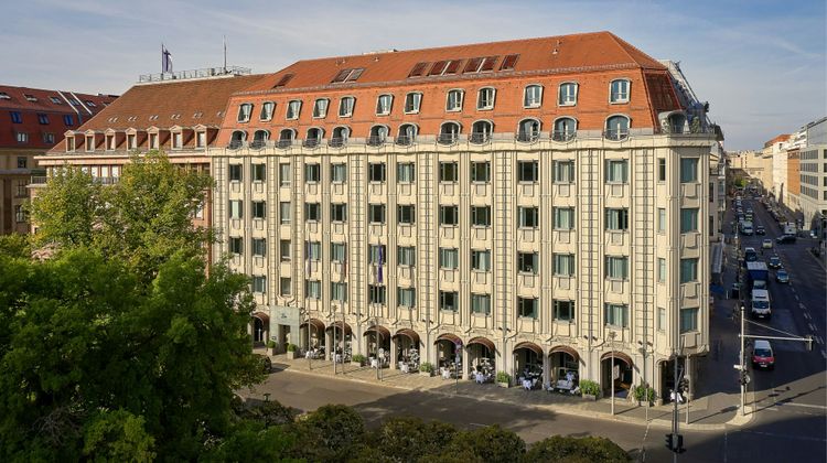 Hotel Luc, Autograph Collection Exterior