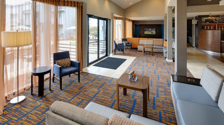 Courtyard Atlanta Windy Hill/Ballpark Lobby