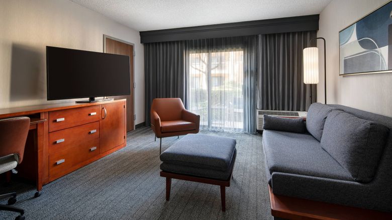 <b>Courtyard by Marriott Bakersfield Room</b>. Images powered by <a href="https://www.leonardoworldwide.com/" title="Leonardo Worldwide" target="_blank">Leonardo</a>.