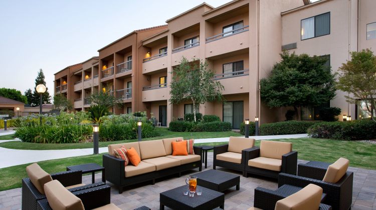 Courtyard by Marriott Bakersfield Exterior