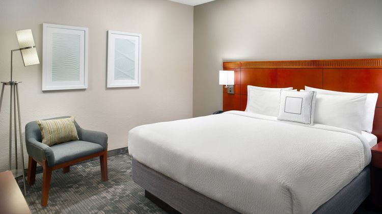 Courtyard Atlanta Perimeter Center Room