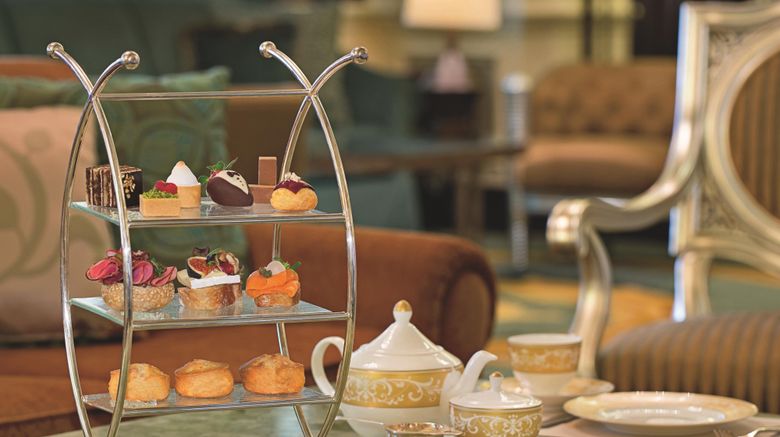 <b>The Ritz-Carlton Abu Dhabi, Grand Canal Restaurant</b>. Images powered by <a href="https://www.leonardoworldwide.com/" title="Leonardo Worldwide" target="_blank">Leonardo</a>.