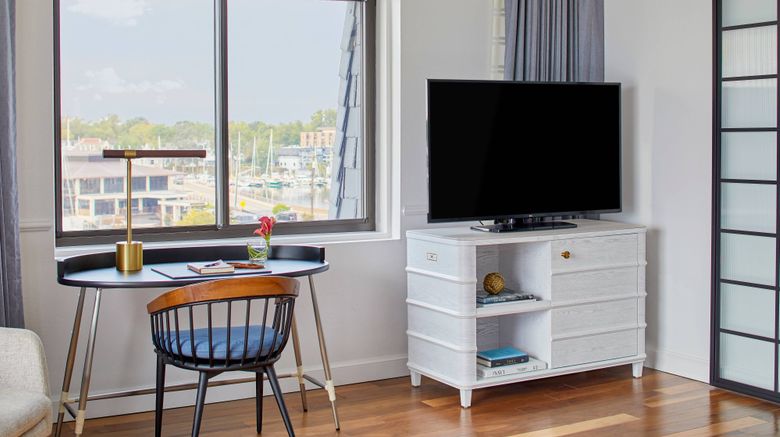 <b>Annapolis Waterfront Hotel Suite</b>. Images powered by <a href="https://www.leonardoworldwide.com/" title="Leonardo Worldwide" target="_blank">Leonardo</a>.