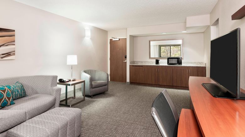 <b>Courtyard by Marriott Asheville Room</b>. Images powered by <a href="https://www.leonardoworldwide.com/" title="Leonardo Worldwide" target="_blank">Leonardo</a>.