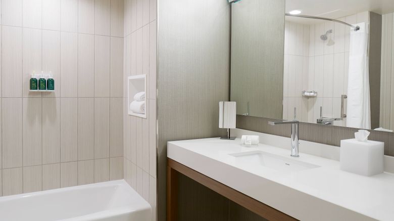 <b>Courtyard Baltimore Downtown/McHenry Row Room</b>. Images powered by <a href="https://www.leonardoworldwide.com/" title="Leonardo Worldwide" target="_blank">Leonardo</a>.