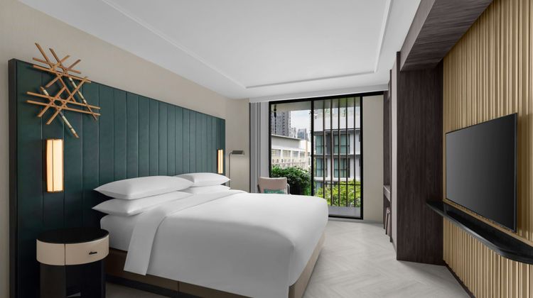 Madi Paidi Bangkok, Autograph Collection Suite