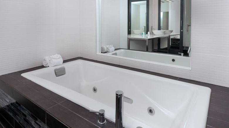 <b>aloft Asheville Downtown Room</b>. Images powered by <a href="https://www.leonardoworldwide.com/" title="Leonardo Worldwide" target="_blank">Leonardo</a>.
