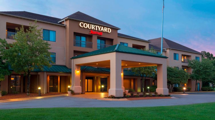 Courtyard Akron Fairlawn Exterior