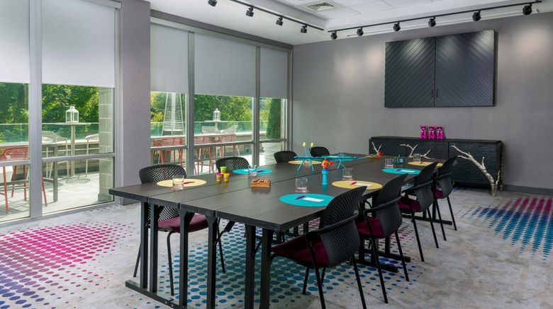 <b>aloft Asheville Downtown Meeting</b>. Images powered by <a href="https://www.leonardoworldwide.com/" title="Leonardo Worldwide" target="_blank">Leonardo</a>.