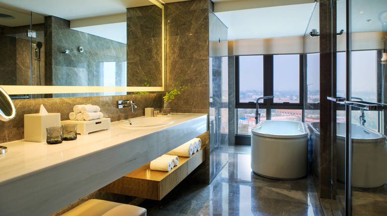 <b>Renaissance Beijing Wangfujing Hotel Room</b>. Images powered by <a href="https://www.leonardoworldwide.com/" title="Leonardo Worldwide" target="_blank">Leonardo</a>.