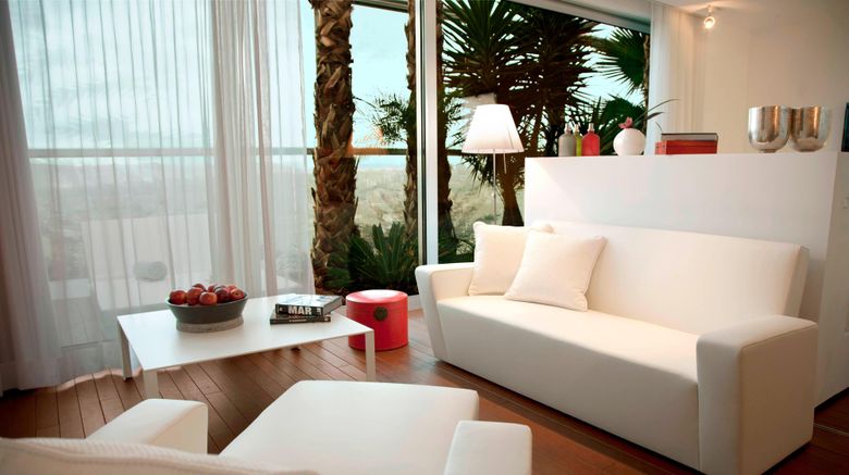 <b>Renaissance Barcelona Fira Hotel Suite</b>. Images powered by <a href="https://www.leonardoworldwide.com/" title="Leonardo Worldwide" target="_blank">Leonardo</a>.