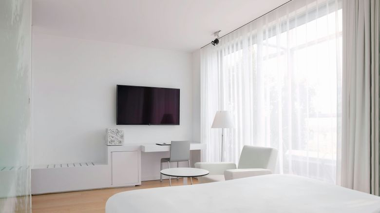 <b>Renaissance Barcelona Fira Hotel Pool</b>. Images powered by <a href="https://www.leonardoworldwide.com/" title="Leonardo Worldwide" target="_blank">Leonardo</a>.