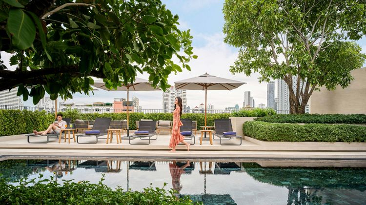 Madi Paidi Bangkok, Autograph Collection Pool