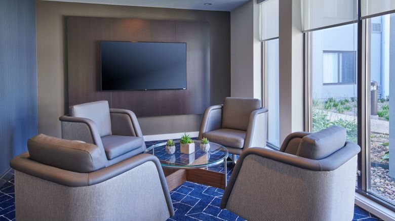 <b>Courtyard Chicago Highland Park Lobby</b>. Images powered by <a href="https://www.leonardoworldwide.com/" title="Leonardo Worldwide" target="_blank">Leonardo</a>.