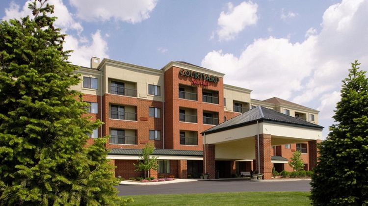 Courtyard Akron Stow Exterior