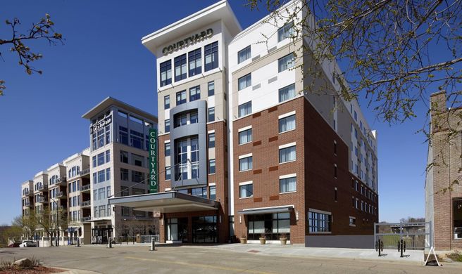 Courtyard Akron Downtown Exterior